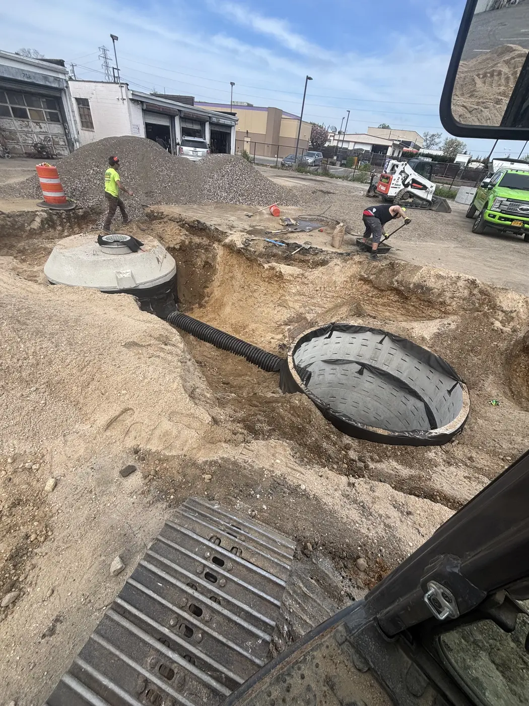 Workers at commercial cesspool pit with excavator — Rapid Response Long Island